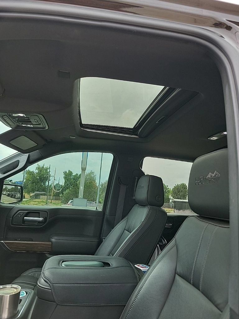 Used 2019 Chevrolet Silverado 1500 High Country w/ Technology Package AWD/4WD image 13