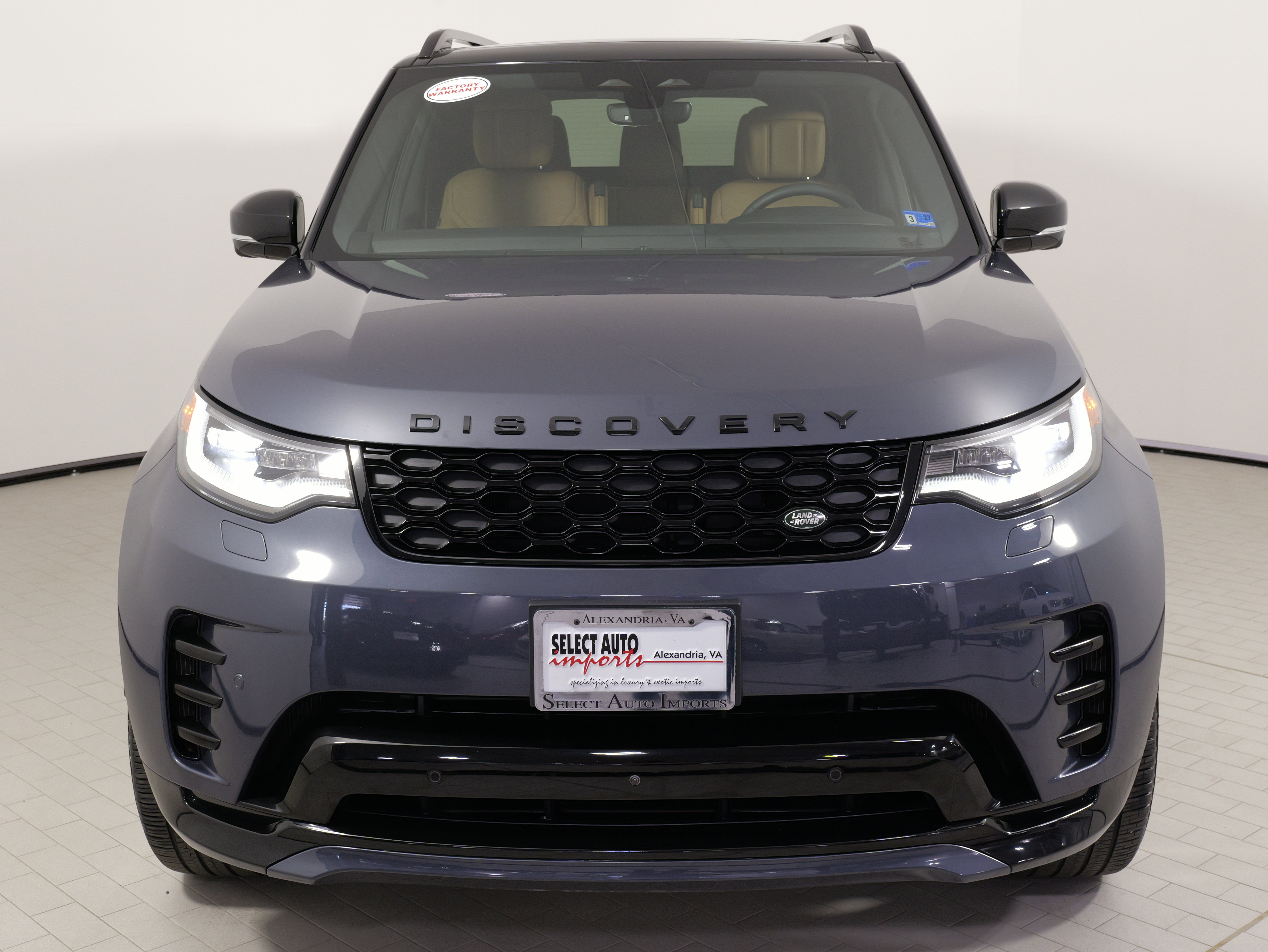 Used 2024 Land Rover Discovery Dynamic SE image 5