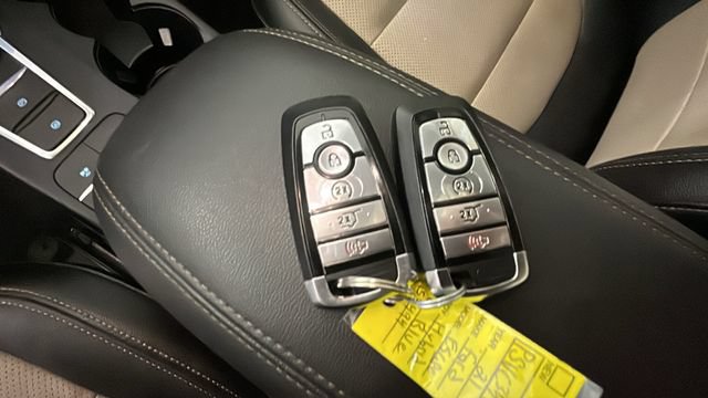 Used 2021 Ford Escape Titanium w/ Titanium Premium Package FWD image 20