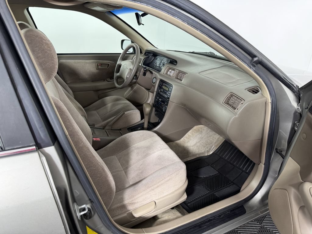 Used 1999 Toyota Camry LE w/ Value Pkg FWD image 26