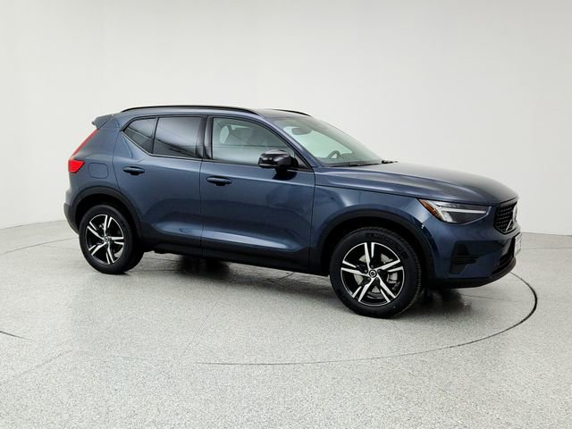 New 2026 Volvo XC40 B5 Core w/ Climate Package image 3