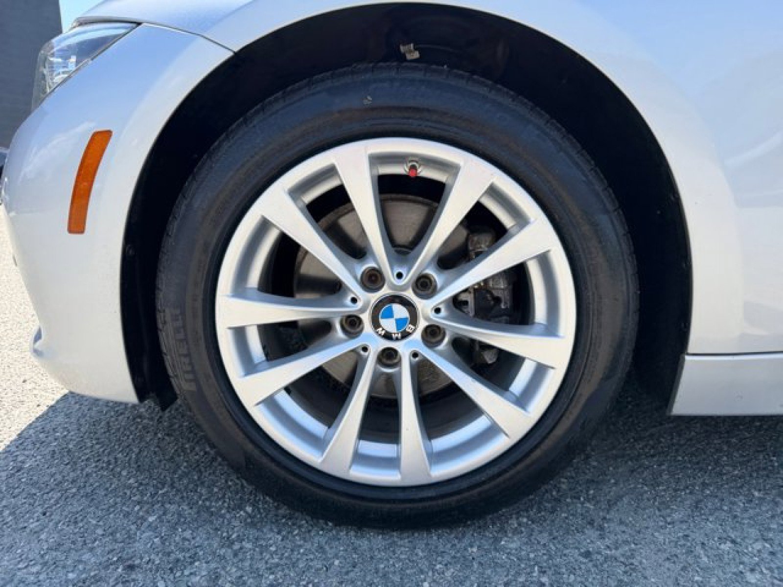 Used 2018 BMW 320i xDrive Sedan AWD/4WD image 9