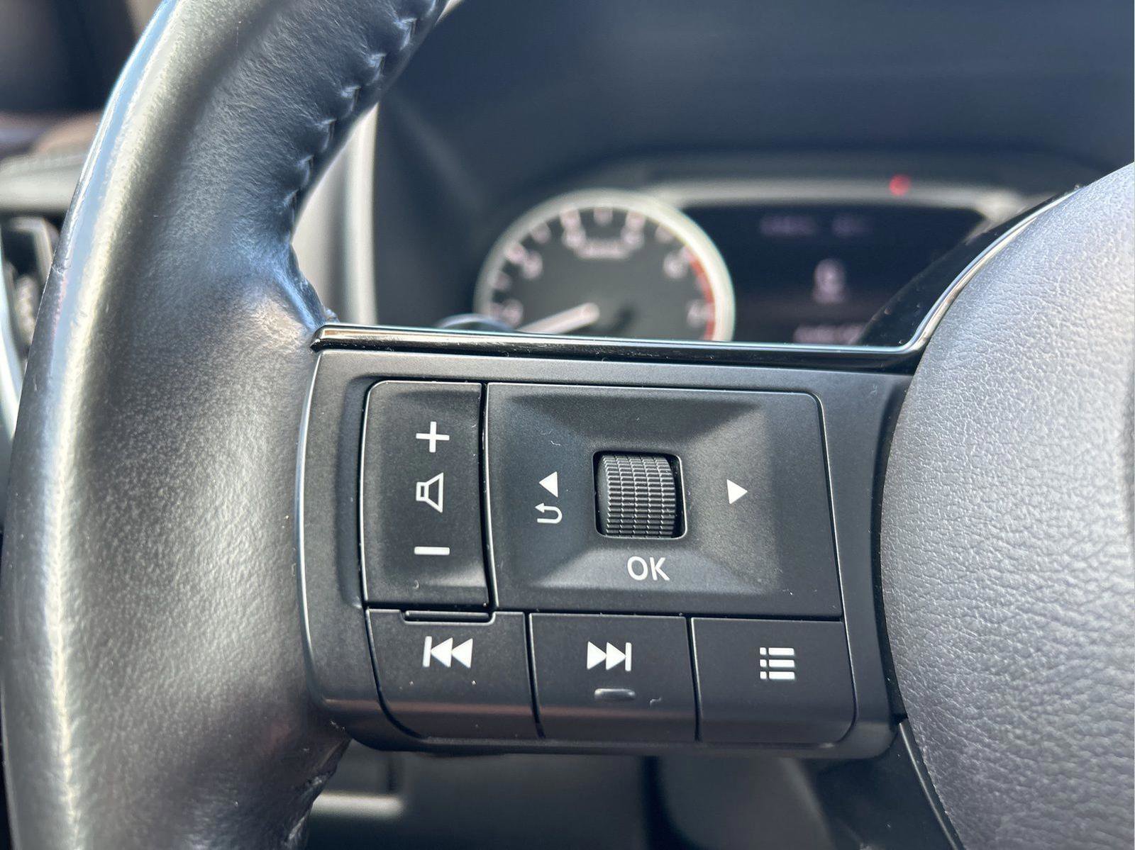 Used 2022 Nissan Rogue SL image 14