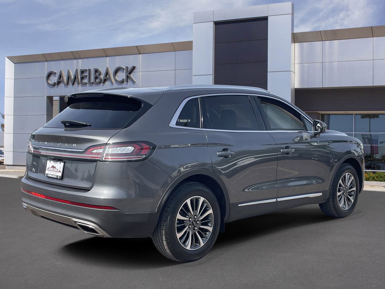 Used 2022 Lincoln Nautilus FWD w/ Premium Package image 6