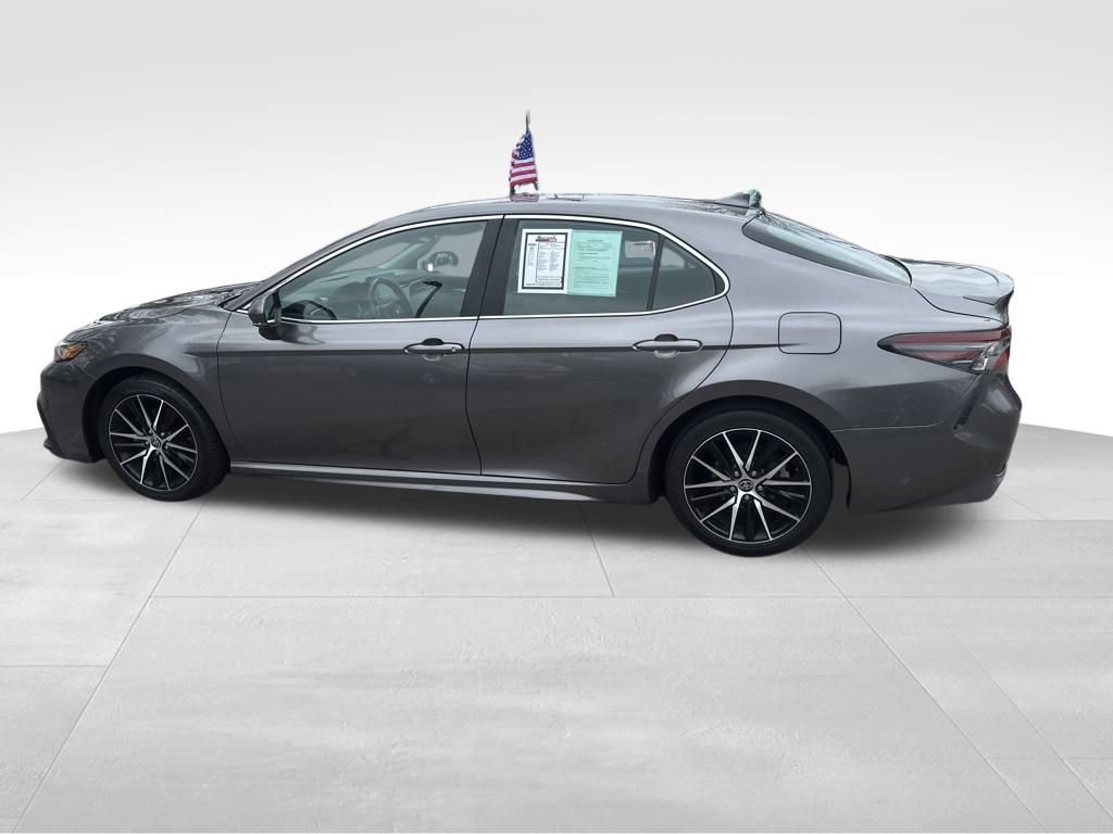 Used 2023 Toyota Camry SE image 13