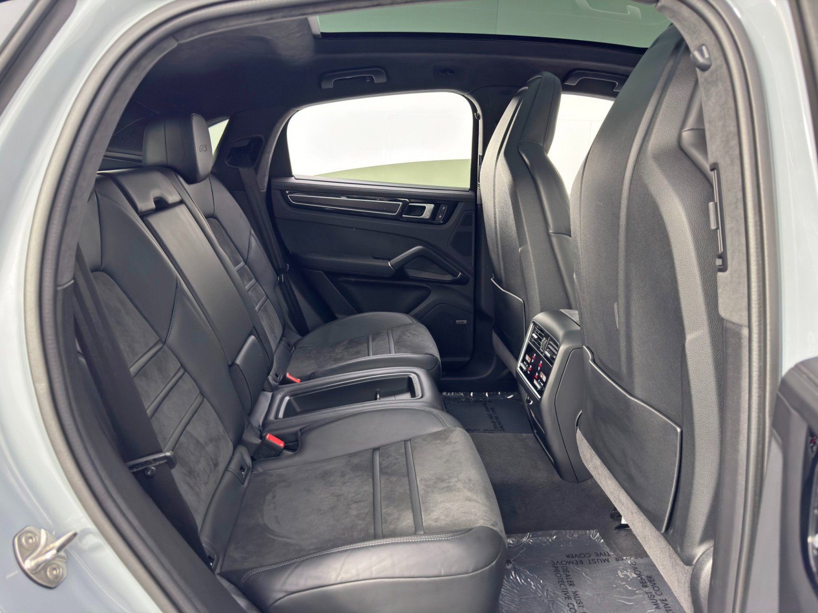 Used 2022 Porsche Cayenne GTS AWD/4WD image 45