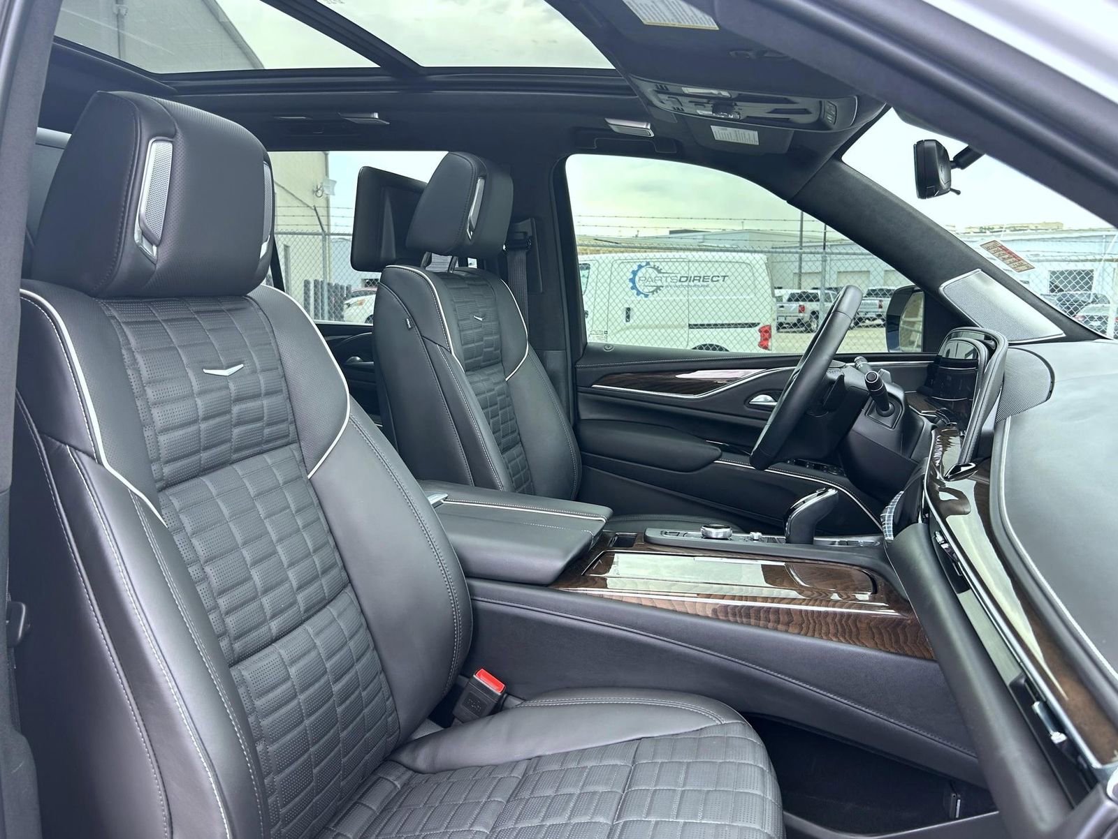 Certified 2024 Cadillac Escalade Sport Platinum w/ LPO, ONYX Package AWD/4WD image 19