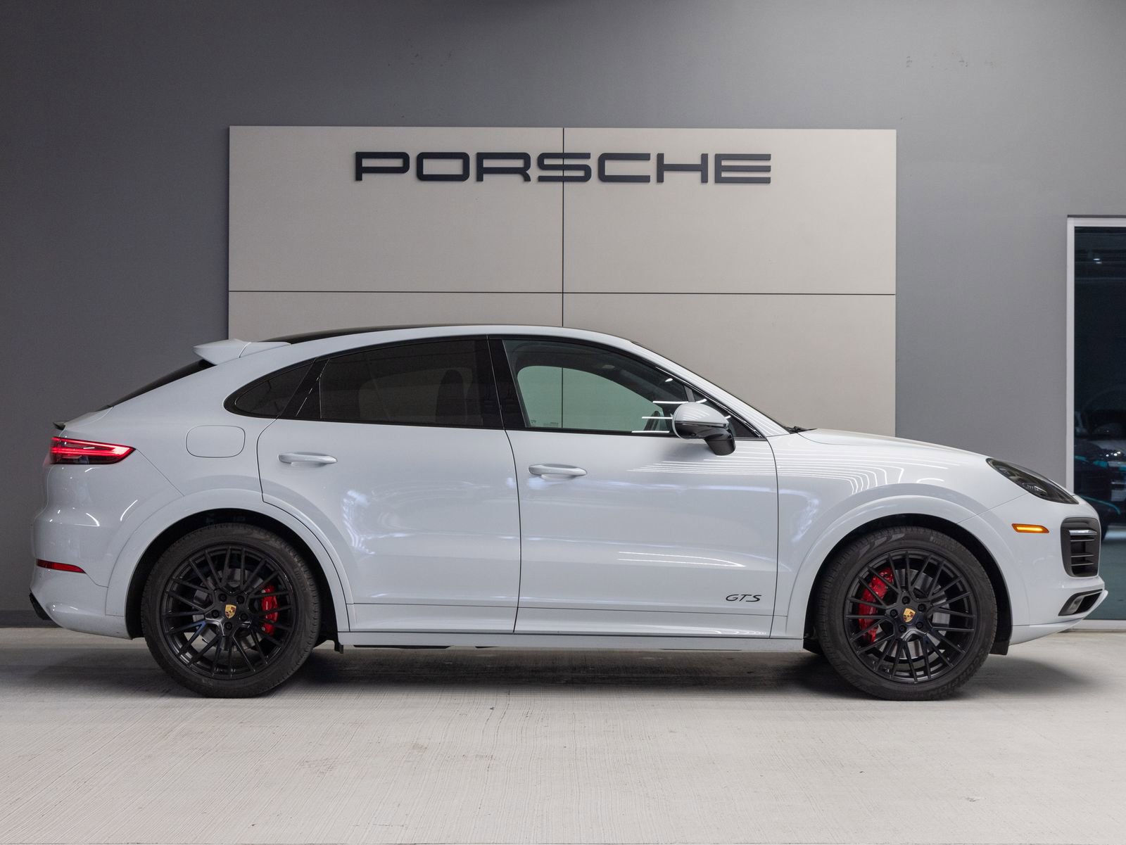 Certified 2023 Porsche Cayenne GTS AWD/4WD image 8