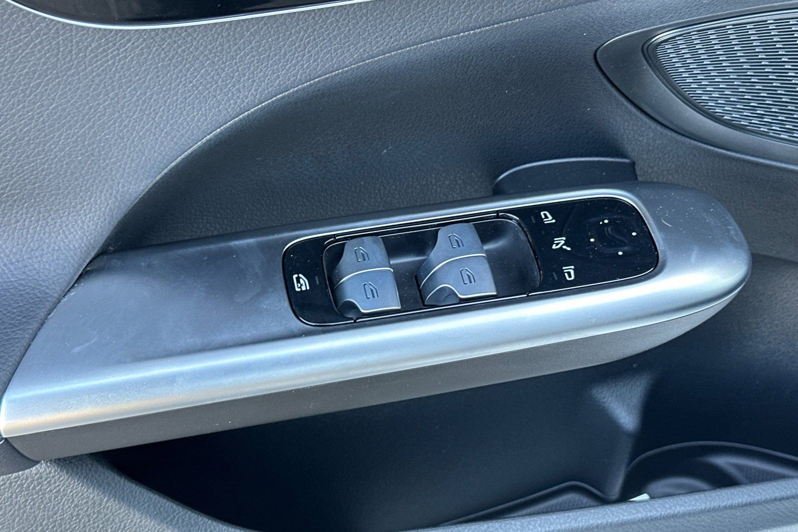 New 2025 Mercedes-Benz C 300 4MATIC Sedan image 21