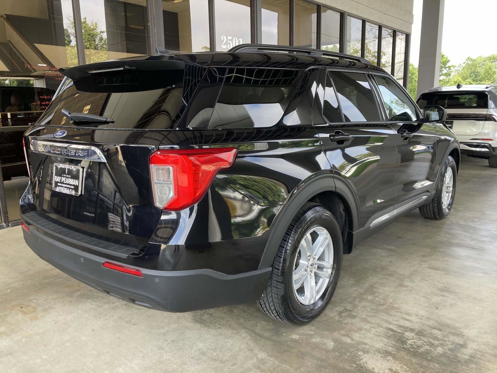 Used 2022 Ford Explorer XLT RWD image 3