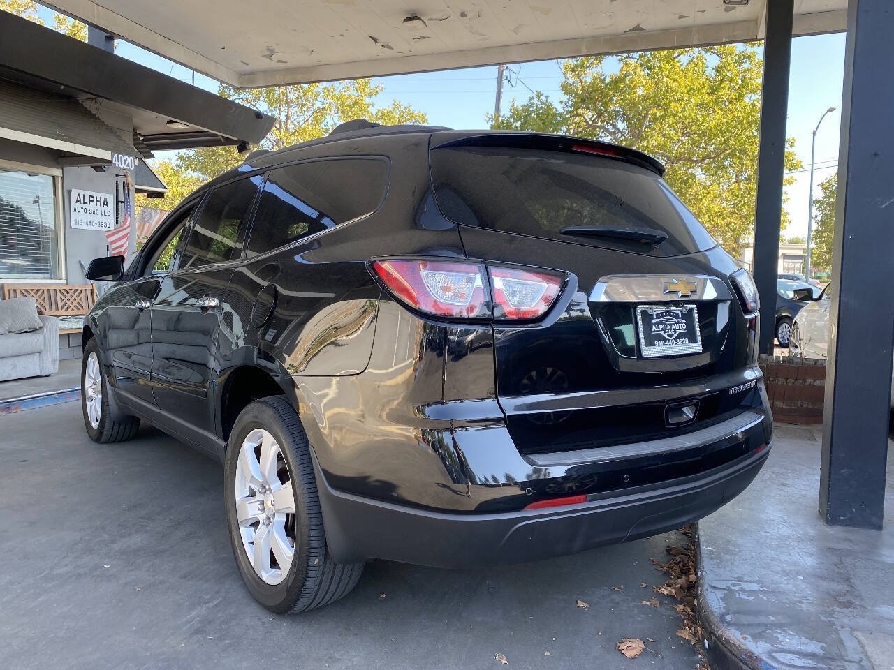 Used 2016 Chevrolet Traverse LT w/ Style and Technology Package FWD image 7