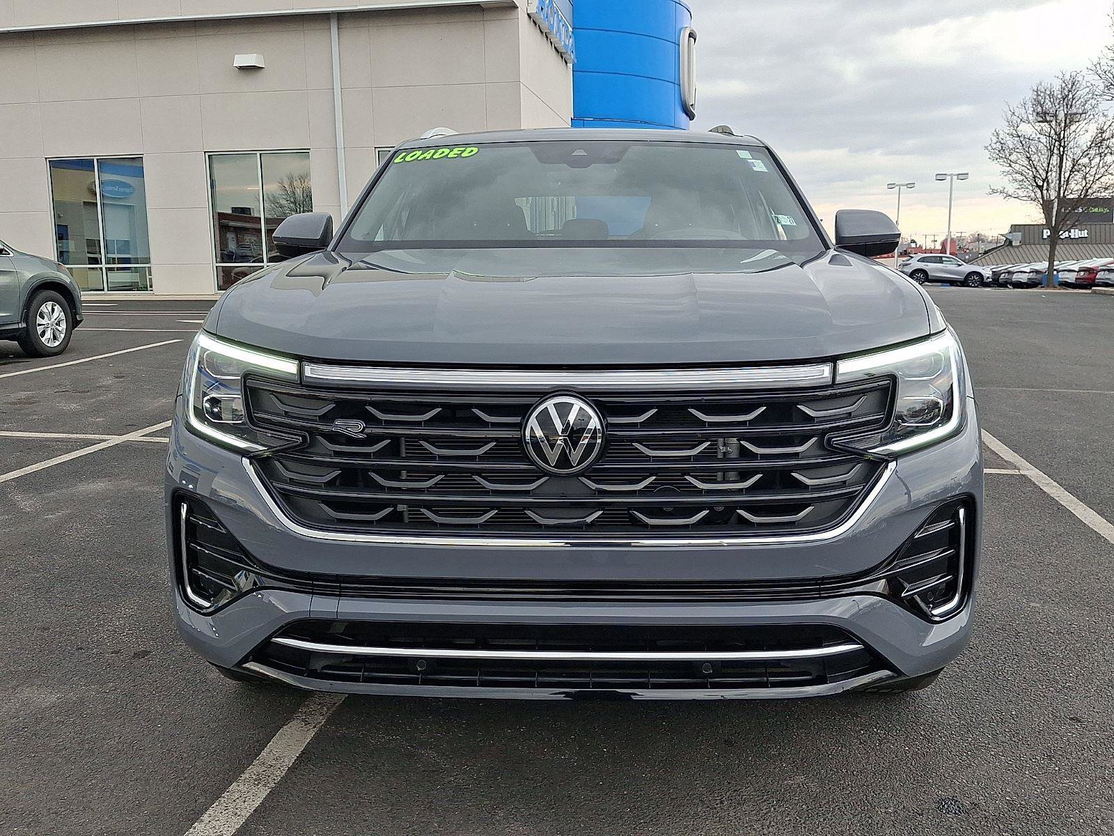 Used 2024 Volkswagen Atlas Cross Sport SEL R-Line image 2