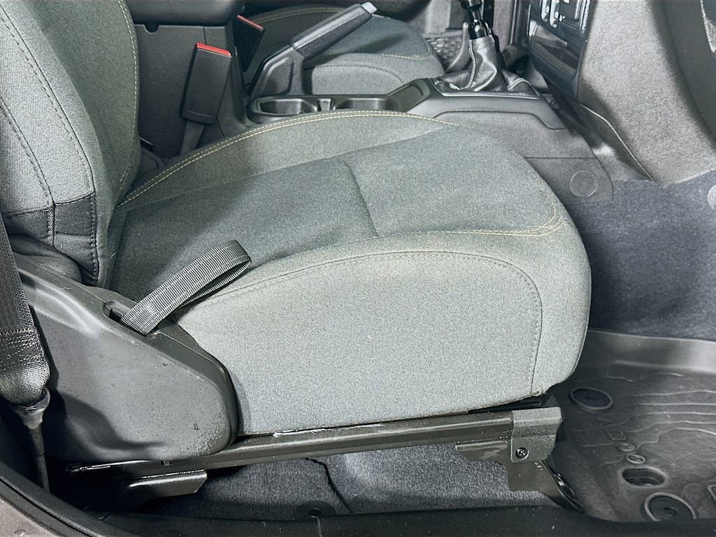 Used 2025 Jeep Wrangler Sport image 23