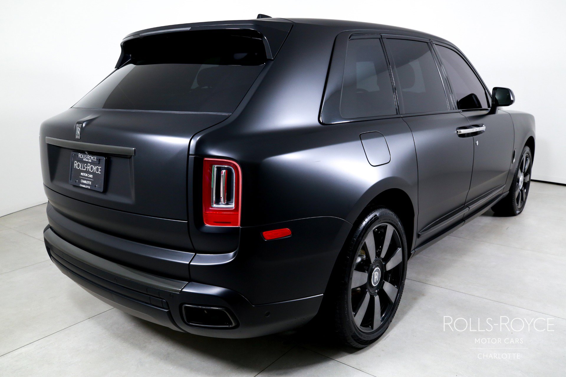 Used 2020 Rolls-Royce Cullinan Black Badge image 2