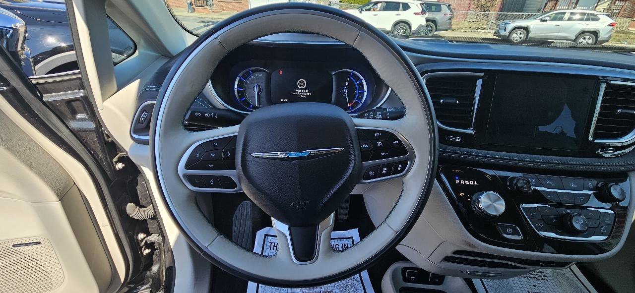 Used 2018 Chrysler Pacifica Limited w/ Advanced Safetytec Group image 11