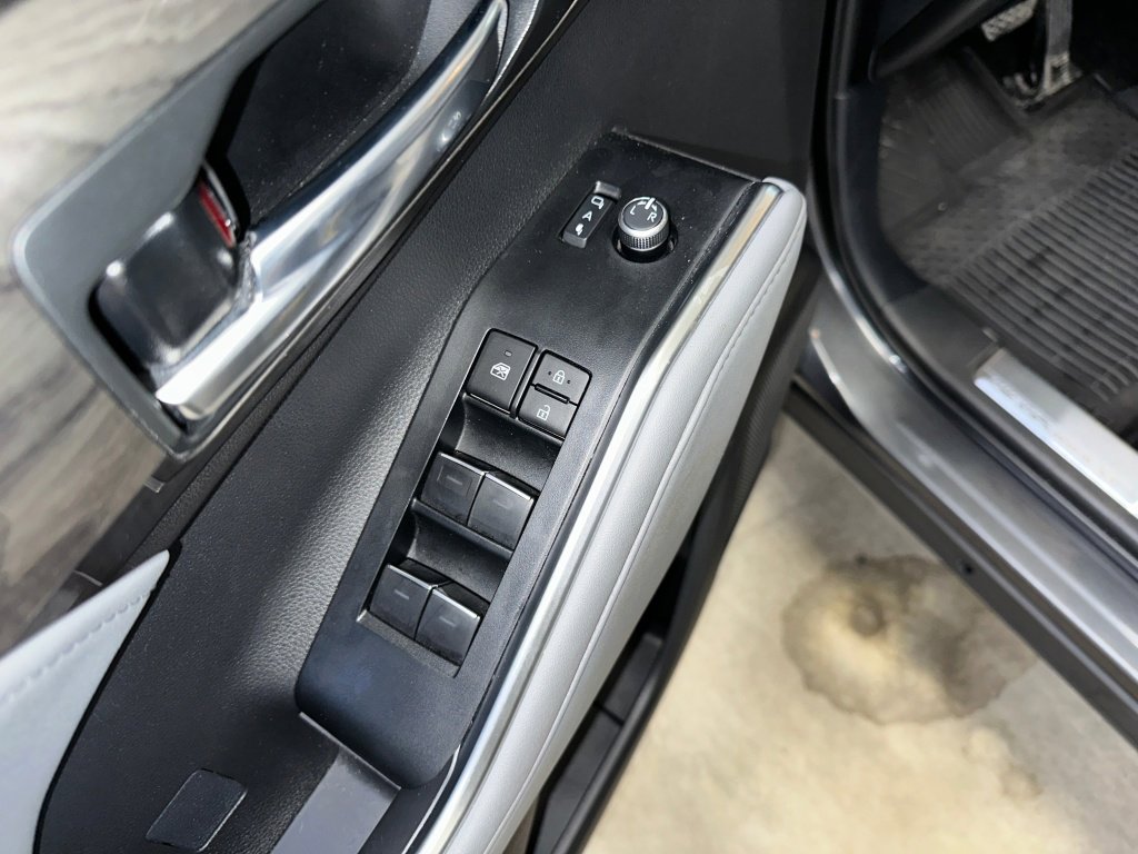 Used 2024 Toyota Highlander Platinum image 10