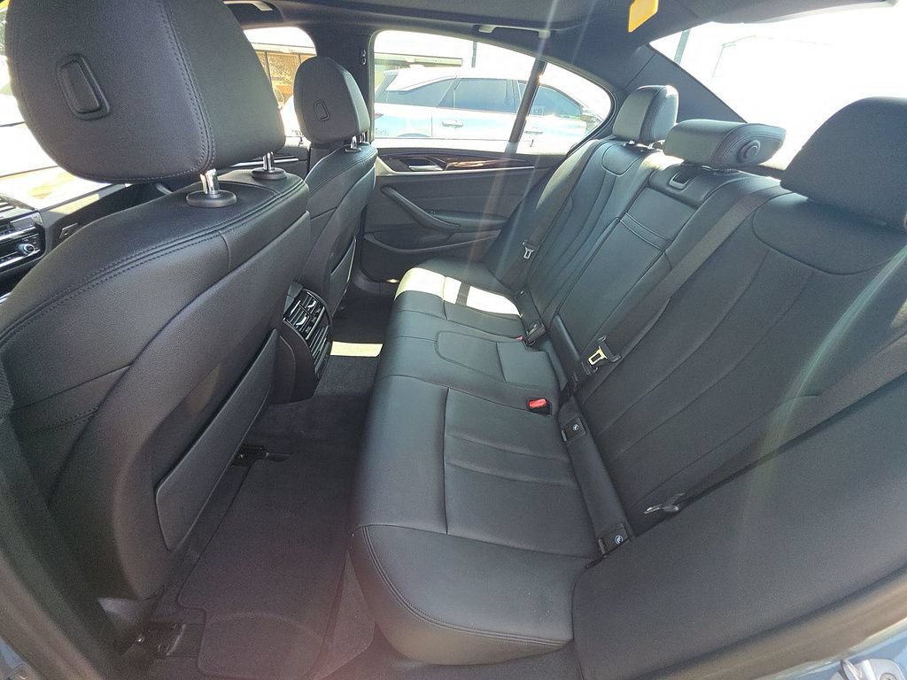 Used 2020 BMW 530e w/ Premium Package RWD image 7