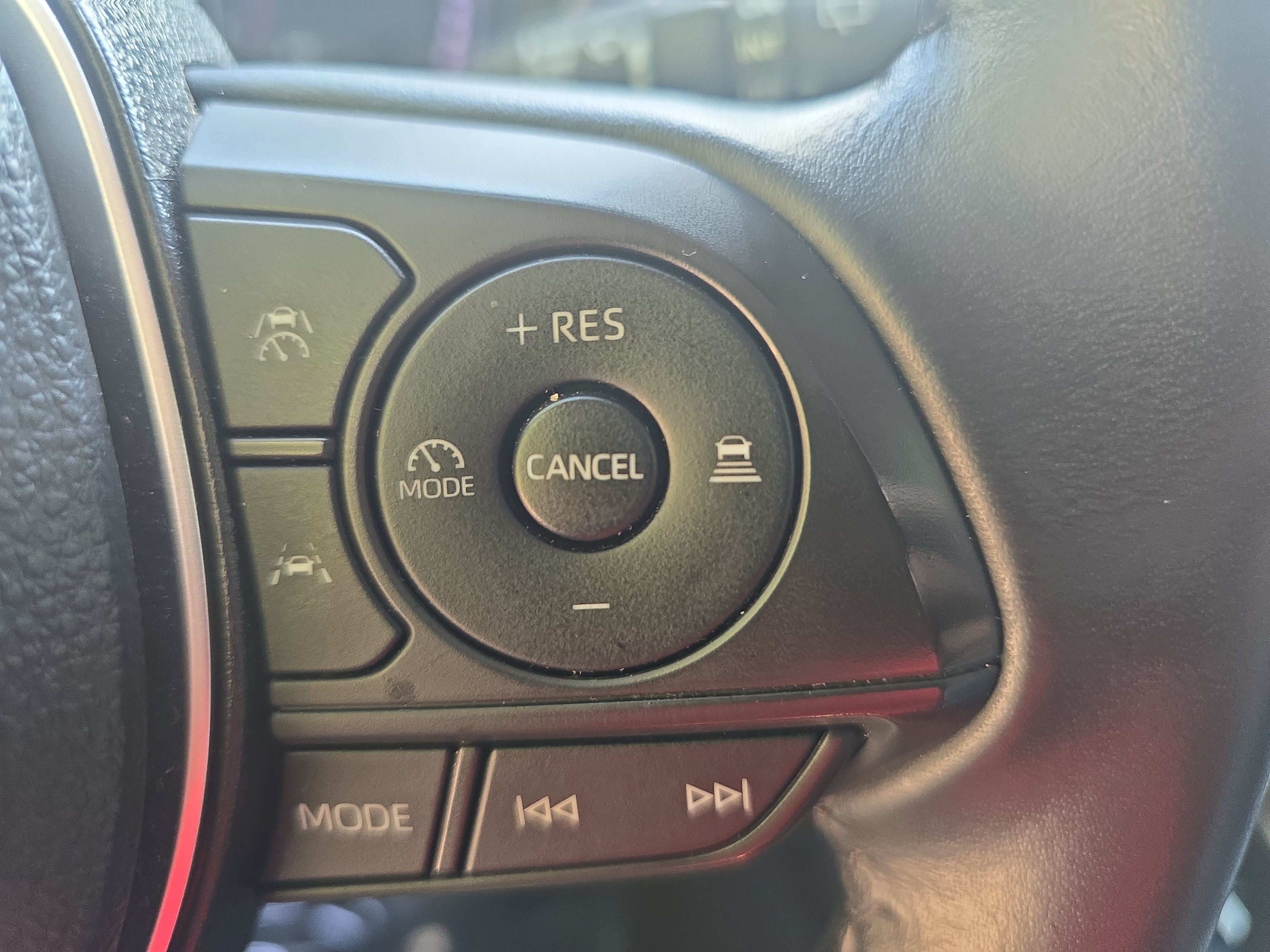 Used 2025 Toyota Corolla Cross XLE FWD image 16