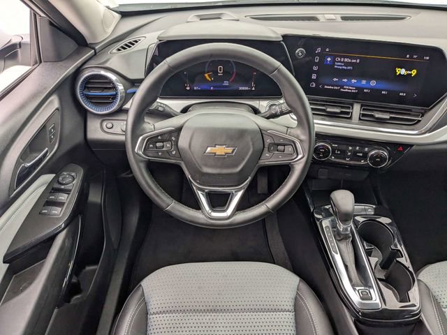 Used 2025 Chevrolet Trax LT w/ LT Convenience Package FWD image 15