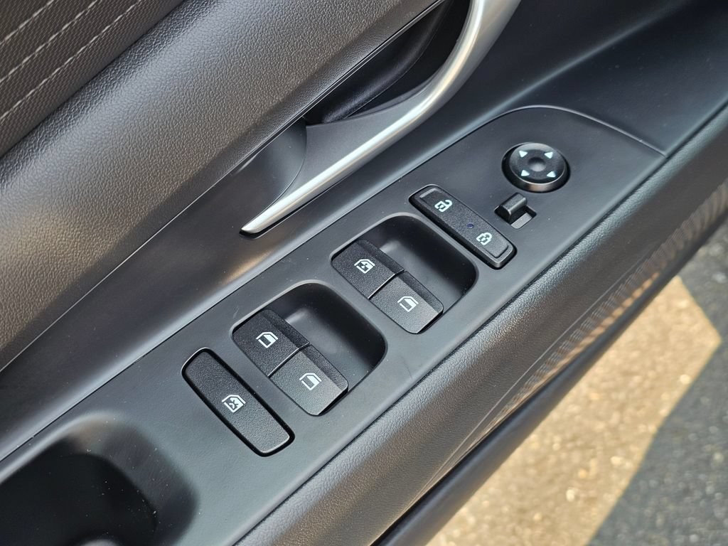 Used 2023 Hyundai Elantra SEL FWD image 21