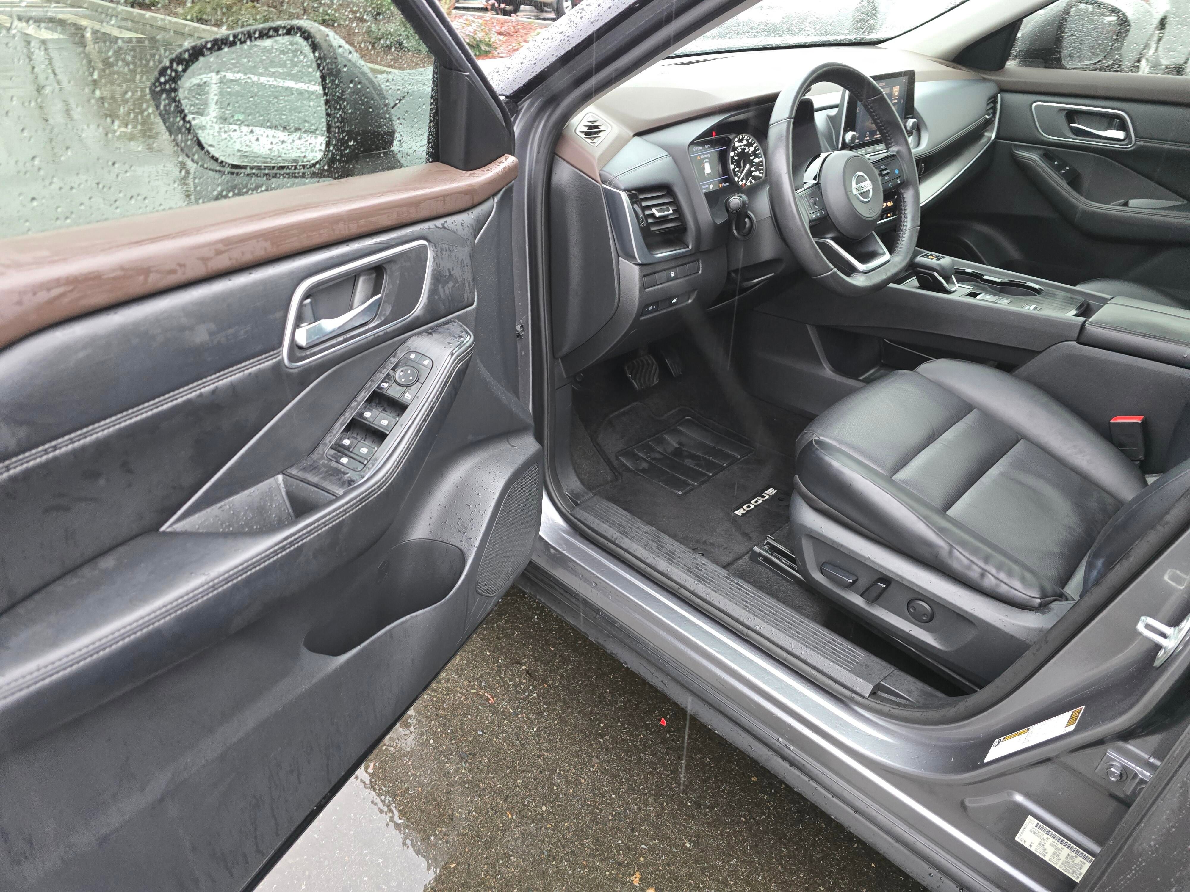 Used 2021 Nissan Rogue SV w/ Premium Package image 25