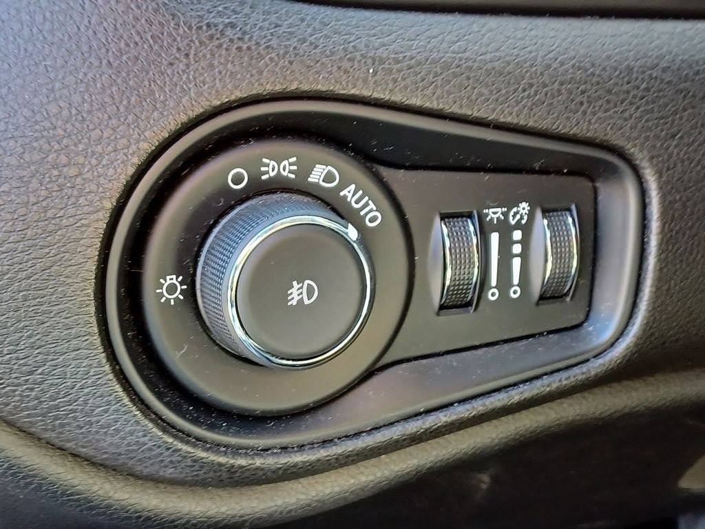 Used 2016 Jeep Renegade Limited AWD/4WD image 13