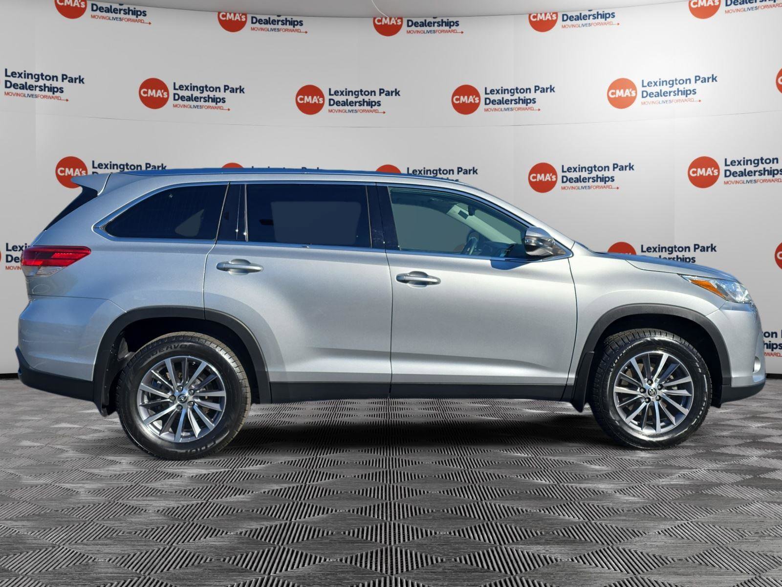 Used 2019 Toyota Highlander XLE image 8