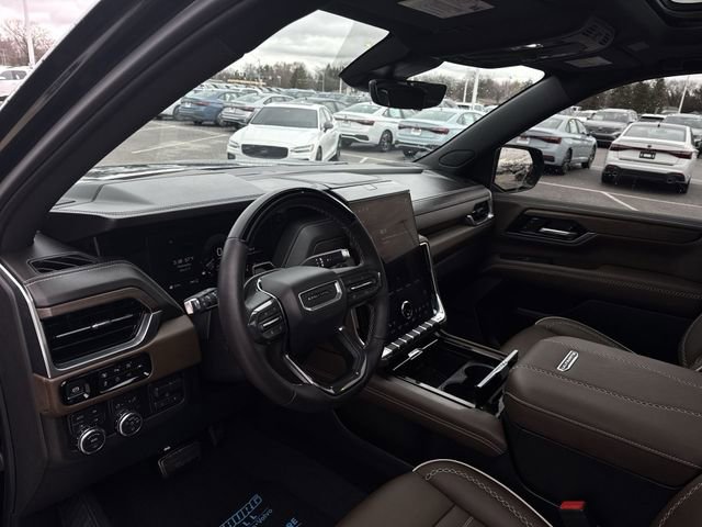 Certified 2025 GMC Yukon Denali Ultimate w/ LPO, Floor Liner Package AWD/4WD image 10