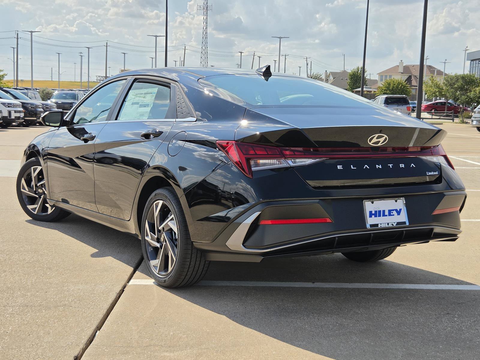 New 2026 Hyundai Elantra Limited FWD image 3