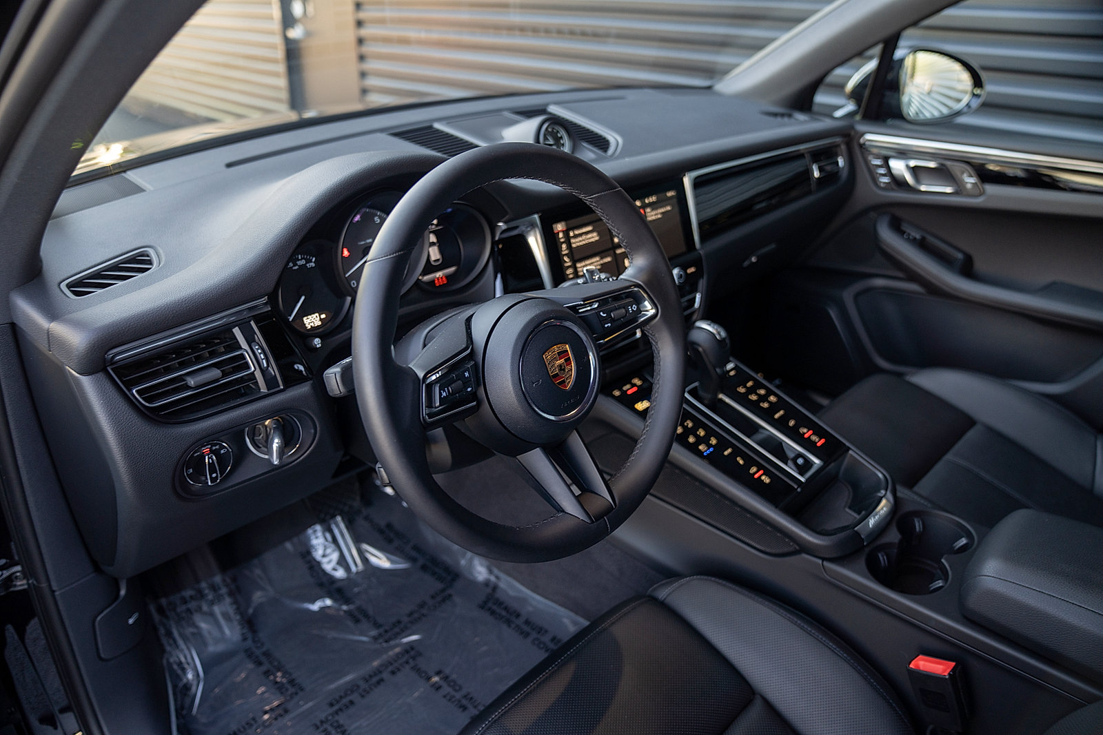 Certified 2026 Porsche Macan S AWD/4WD image 4