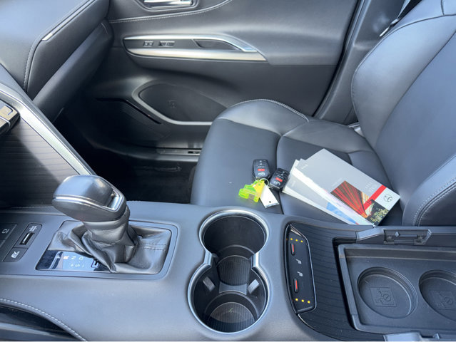 Used 2024 Toyota Venza XLE image 27