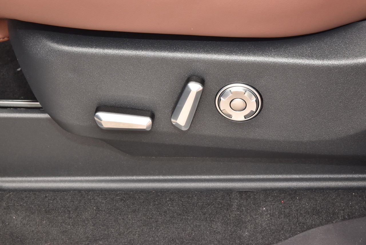 New 2026 Lincoln Navigator Reserve AWD/4WD image 38