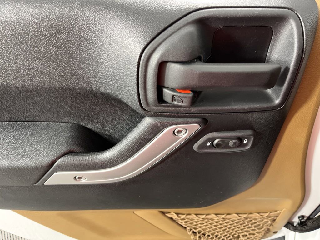 Used 2016 Jeep Wrangler Unlimited Sahara w/ Connectivity Group image 23