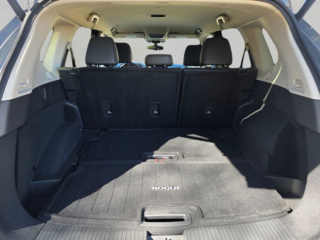 Used 2025 Nissan Rogue SL AWD/4WD image 7