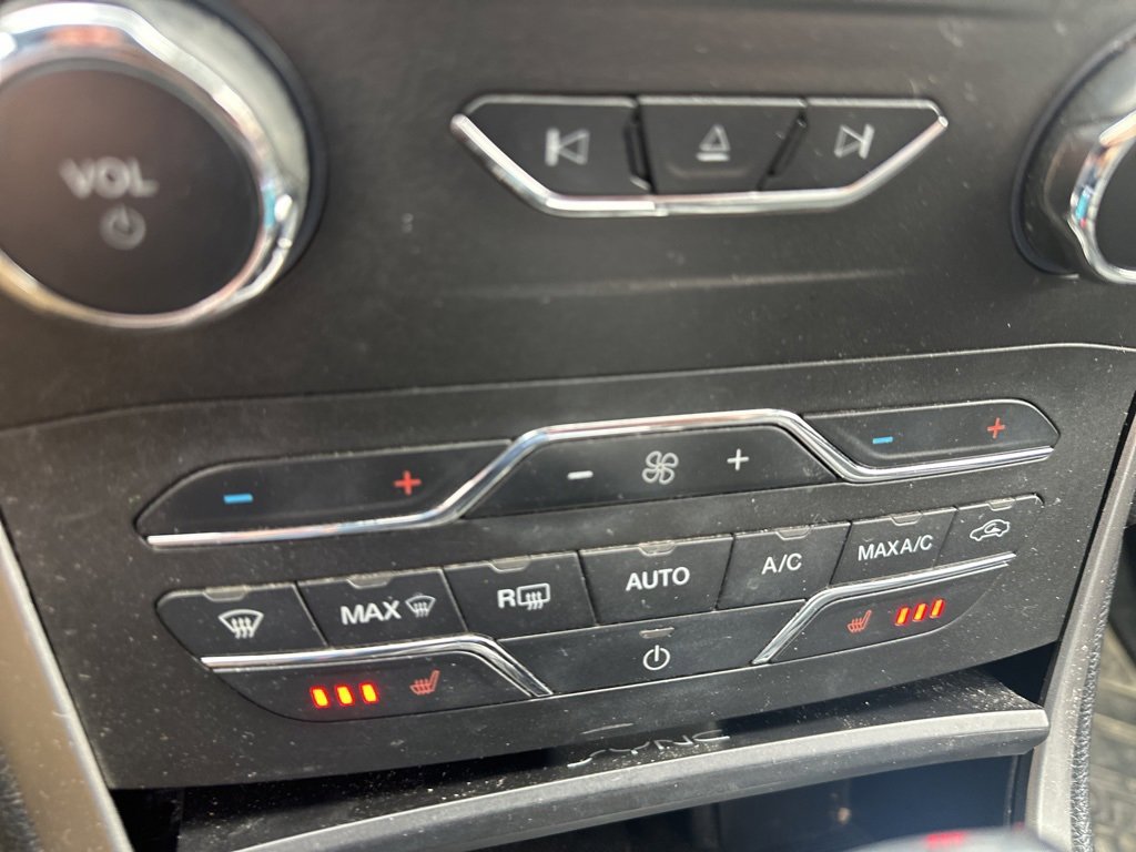 Used 2017 Ford Edge SEL w/ Equipment Group 201A image 9