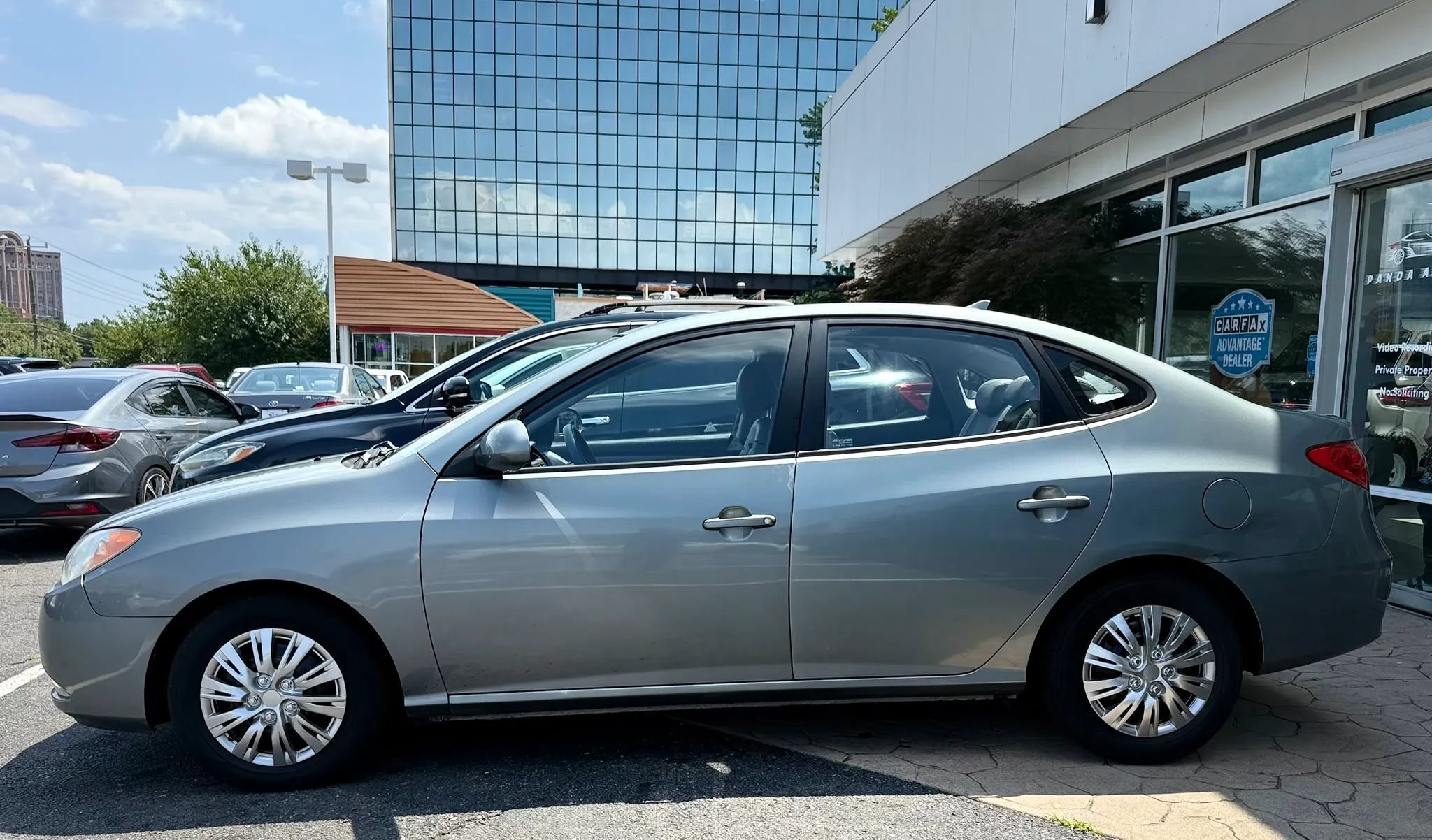 Used 2010 Hyundai Elantra GLS FWD image 4