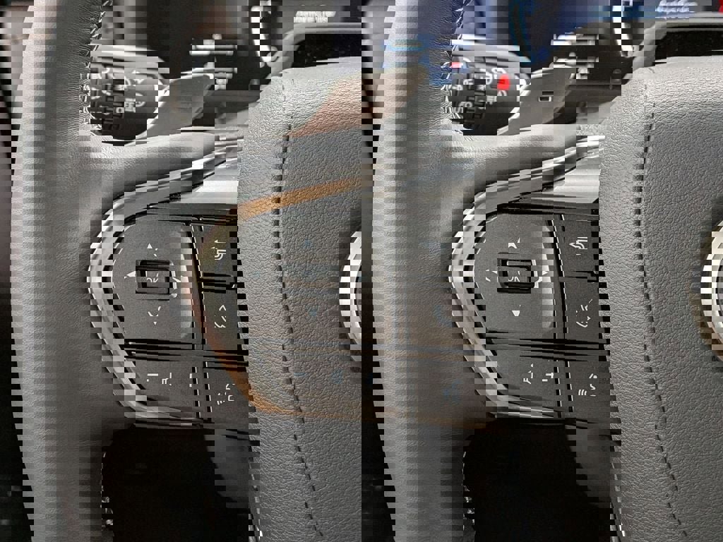 New 2025 Lexus LX 600 4WD w/ Luxury Package image 24