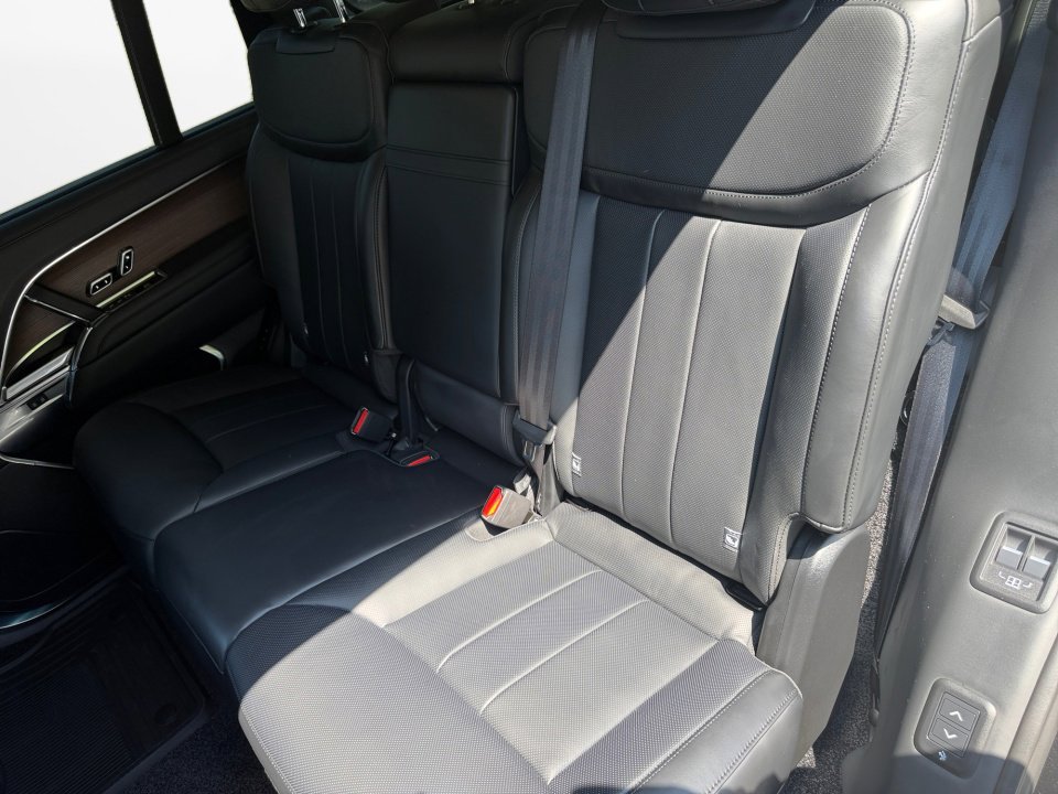 New 2026 Land Rover Range Rover Long Wheelbase SE AWD/4WD image 12
