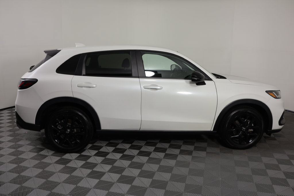 Used 2025 Honda HR-V Sport image 9