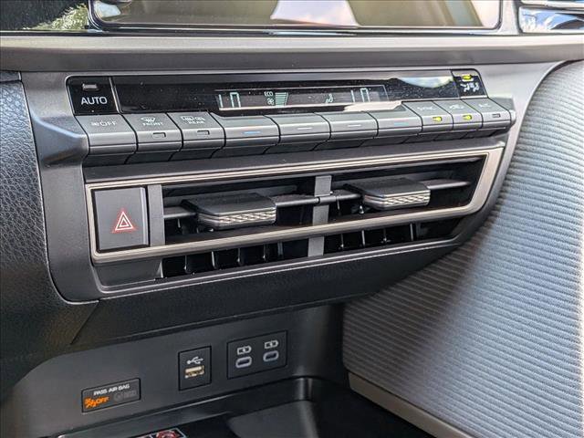 Used 2025 Toyota Camry SE FWD image 15