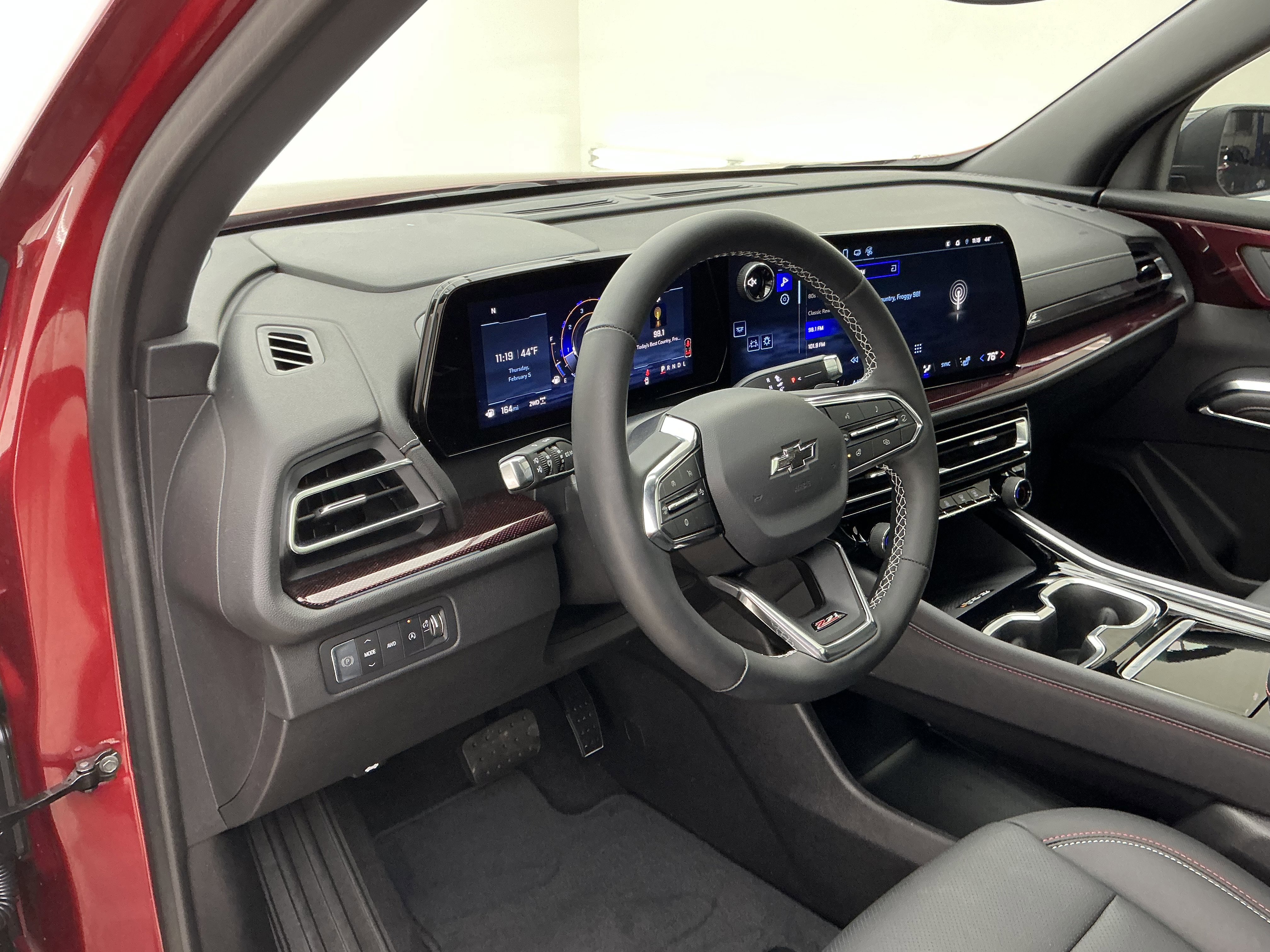 Used 2025 Chevrolet Traverse Z71 image 13