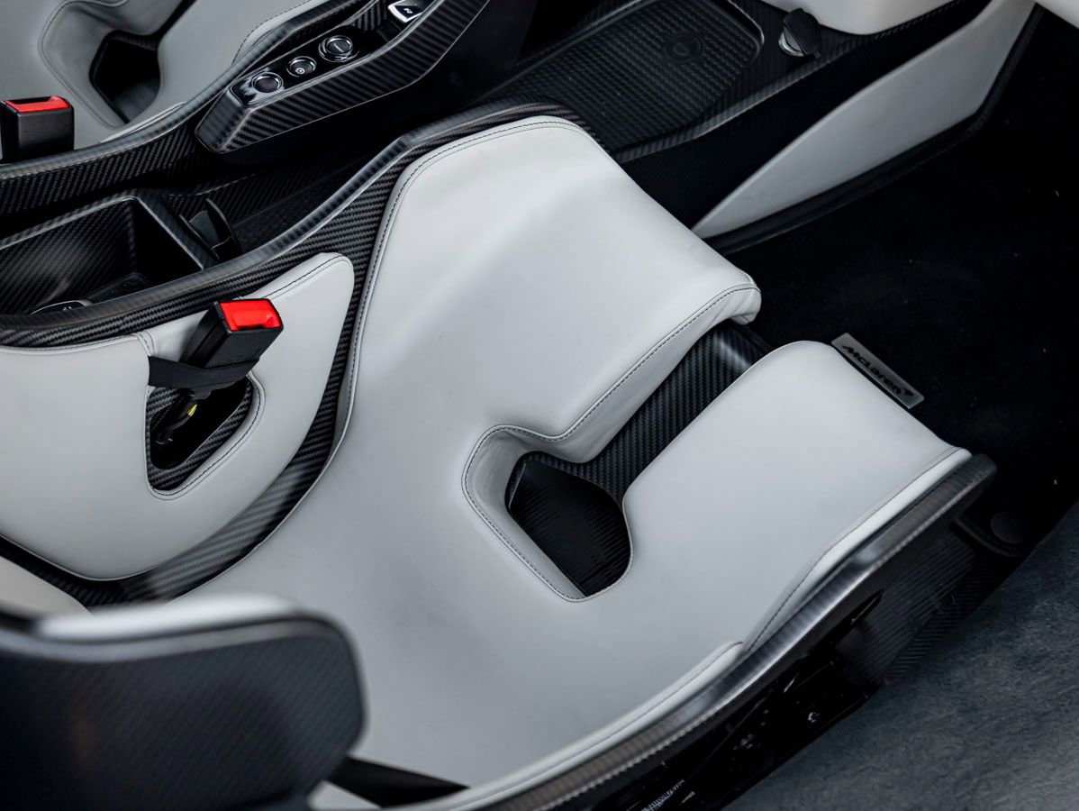 Used 2019 McLaren Senna RWD image 24