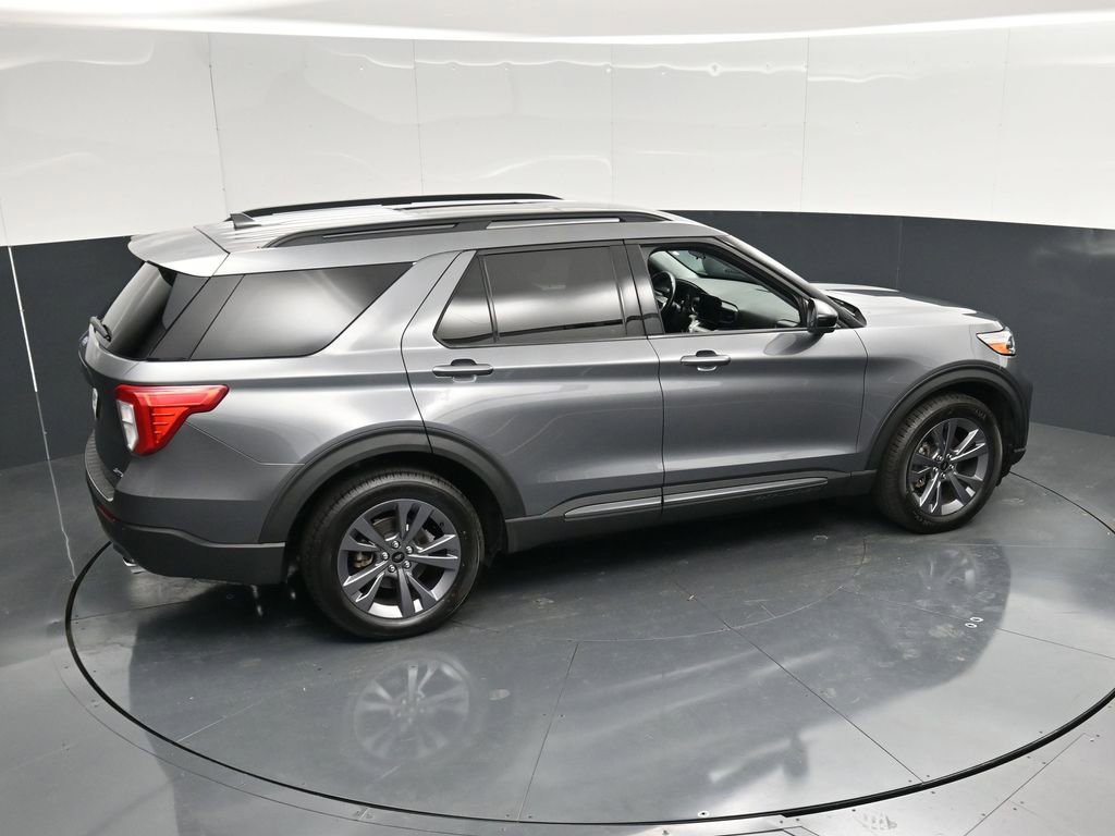 Used 2022 Ford Explorer XLT w/ Equipment Group 202A AWD/4WD image 38