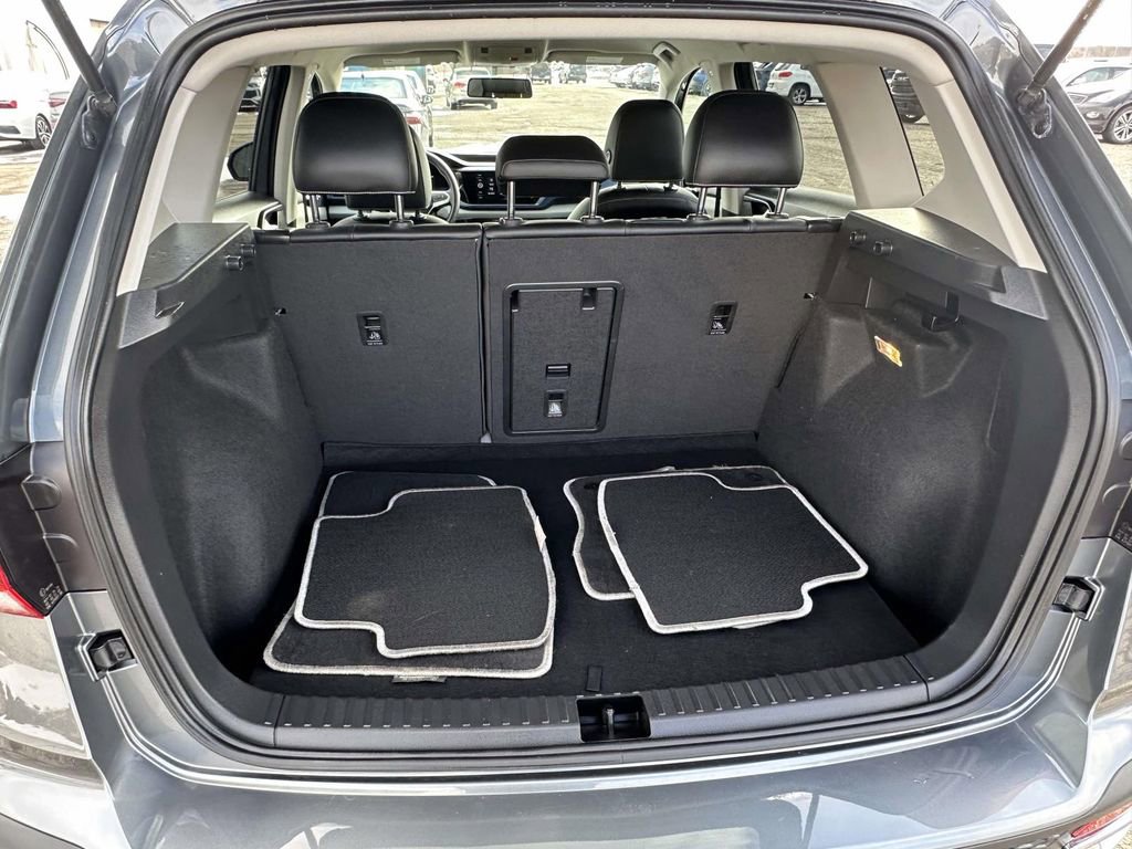 Used 2022 Volkswagen Taos SE image 13