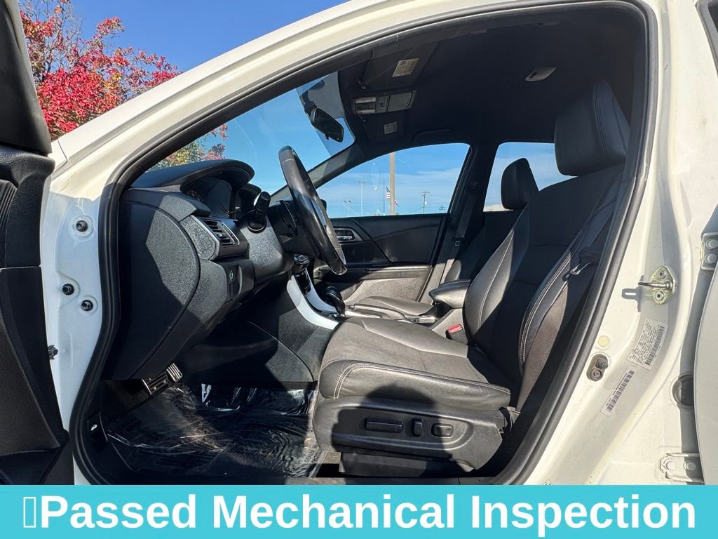 Used 2017 Honda Accord Sport image 16
