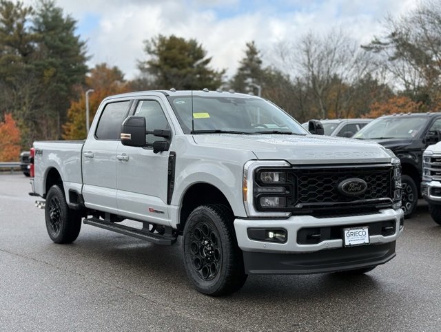 New 2026 Ford F250 Lariat w/ Black Appearance Package