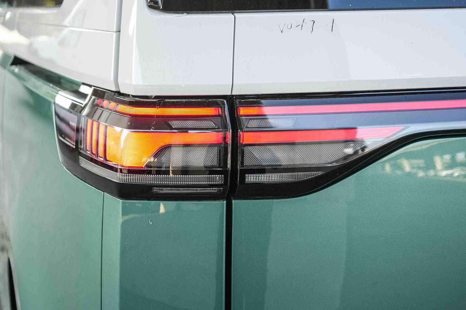 New 2025 Volkswagen ID. Buzz 1st Edition AWD/4WD image 9