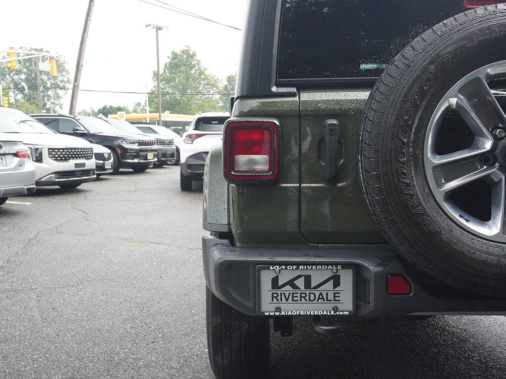 Used 2022 Jeep Wrangler Unlimited Sahara AWD/4WD image 12