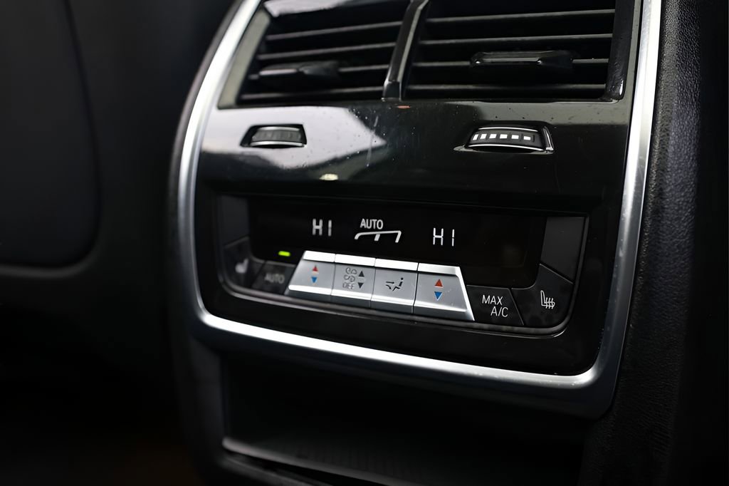 Used 2025 BMW X7 xDrive40i image 21