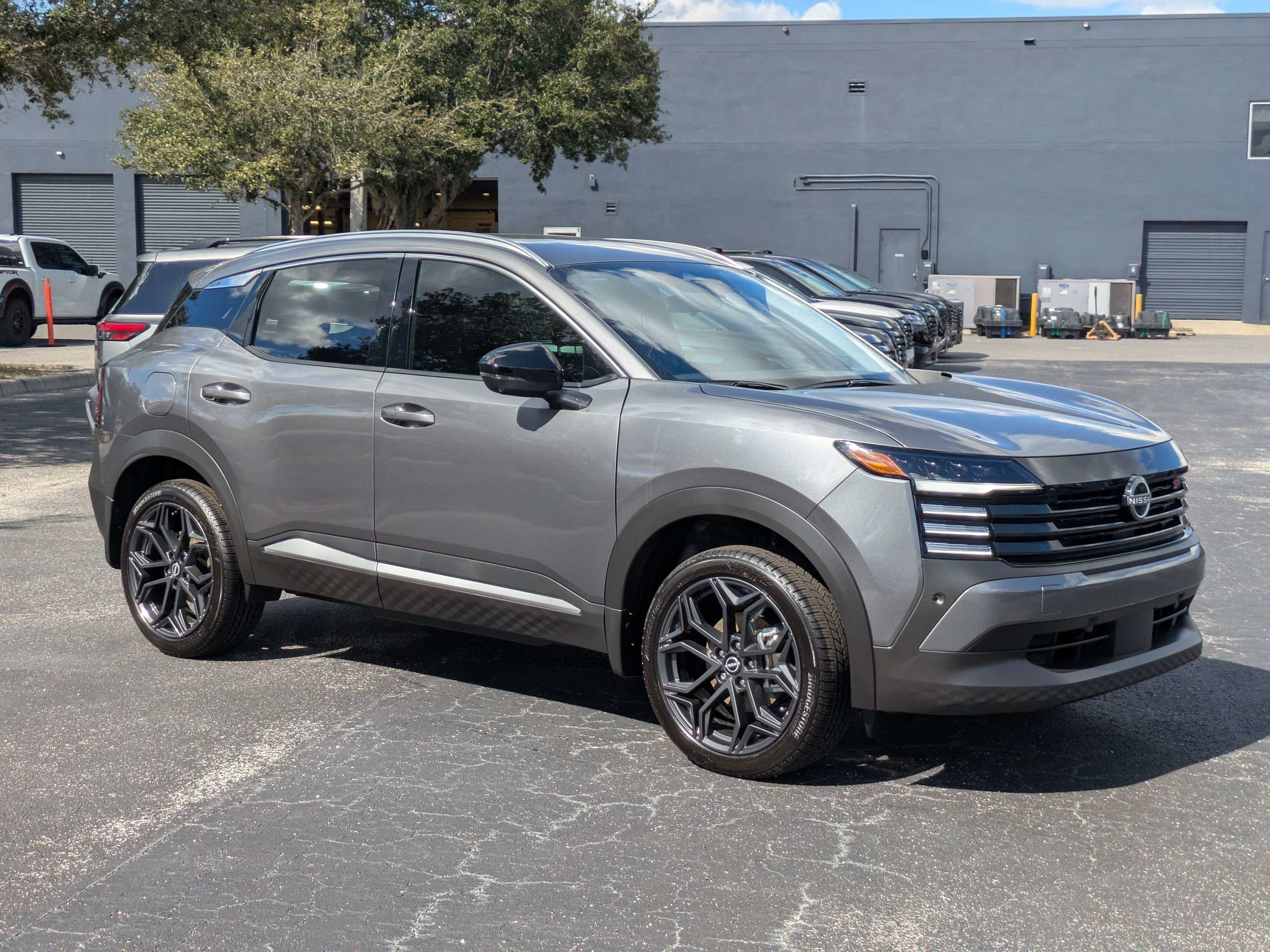 New 2027 Nissan Kicks SR FWD image 2